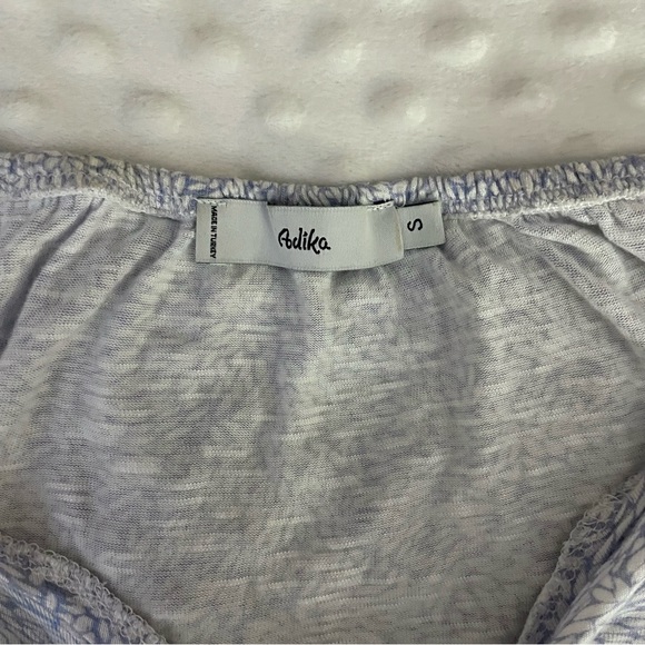 Adika Tie Front Blue and White Pattern Crop Blouse
Size Small - Picture 2 of 4